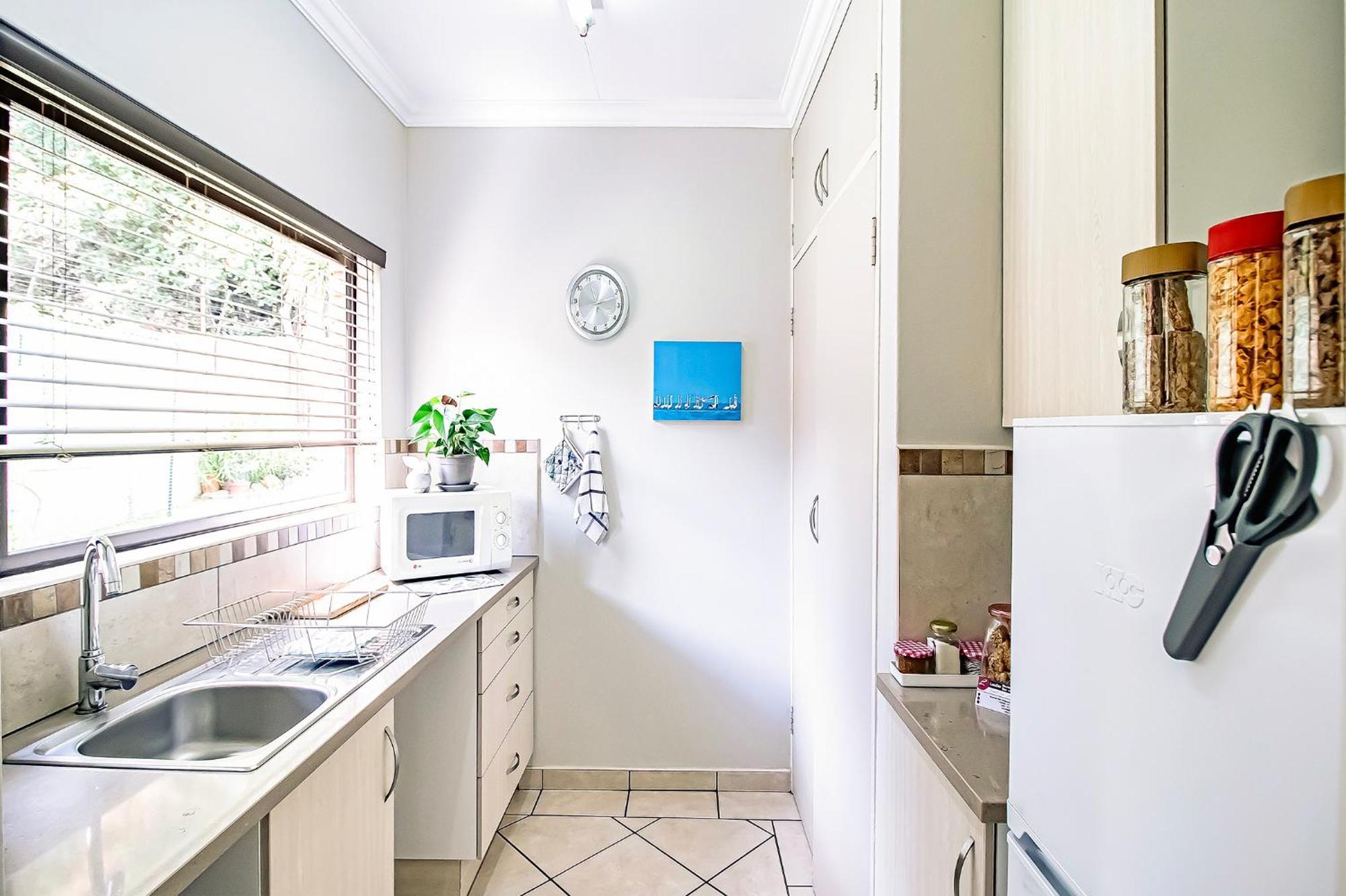 Leozet Self Catering Apartment Претория Екстериор снимка