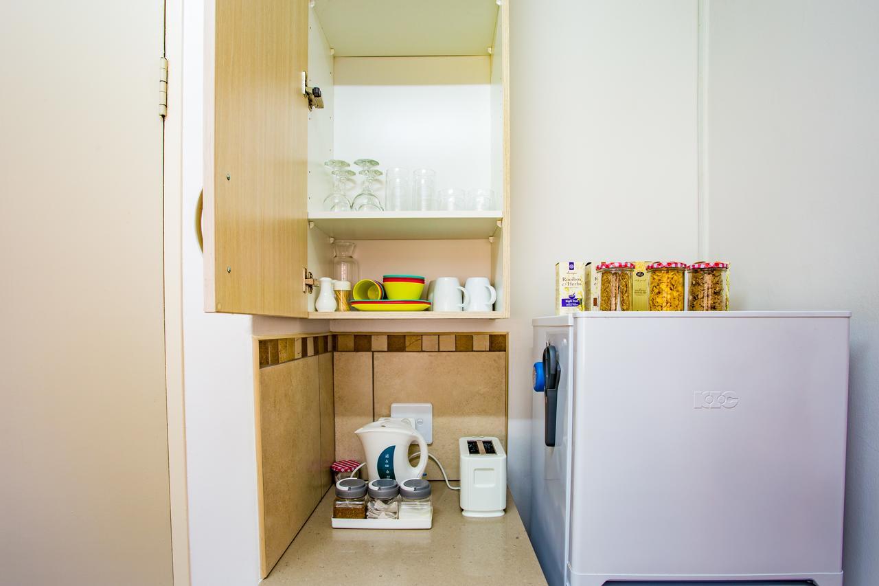 Leozet Self Catering Apartment Претория Екстериор снимка