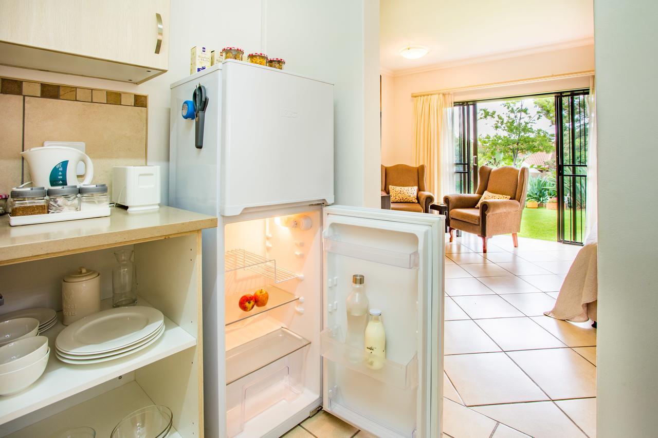 Leozet Self Catering Apartment Претория Екстериор снимка