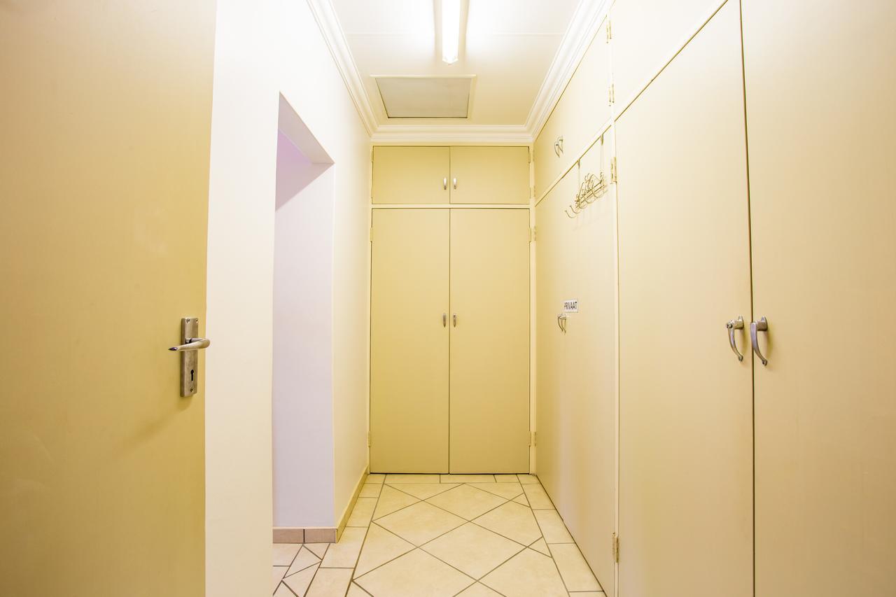 Leozet Self Catering Apartment Претория Екстериор снимка