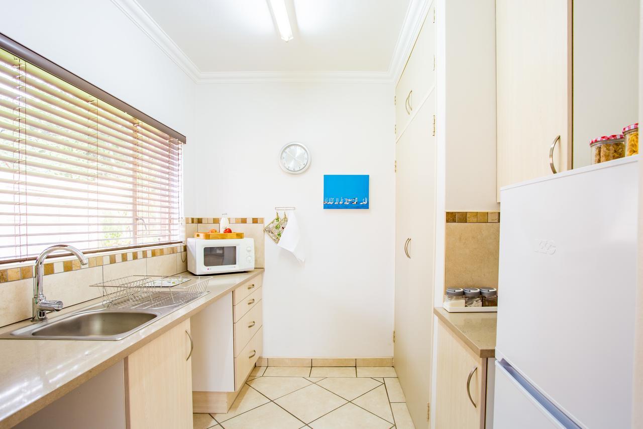 Leozet Self Catering Apartment Претория Екстериор снимка